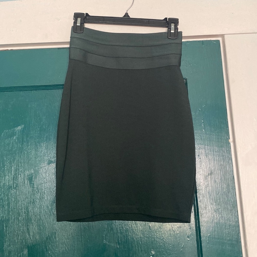 Stretch pencil skirt